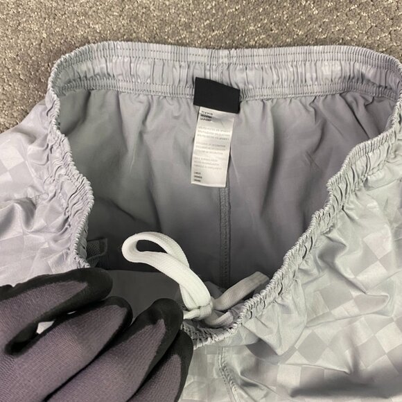 Umbro Checkered Shorts Men's Large Silver Gray Soccer Running Gym - Picture 5 of 12